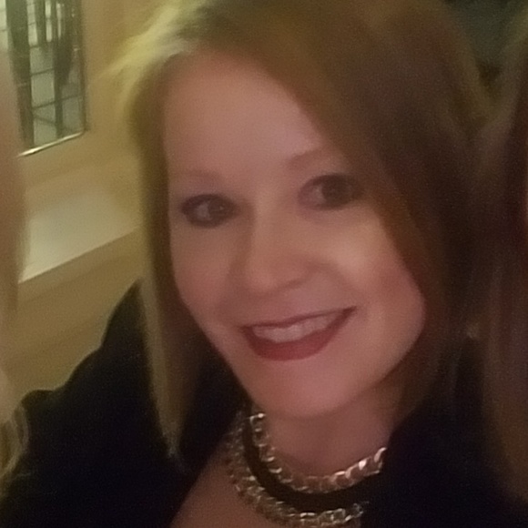 Meet your Posher, Laurie - Picture 2 of 2